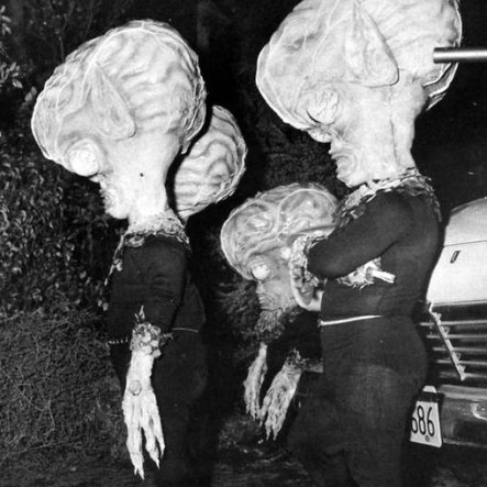 Invasion Of The Saucer Men film fragment